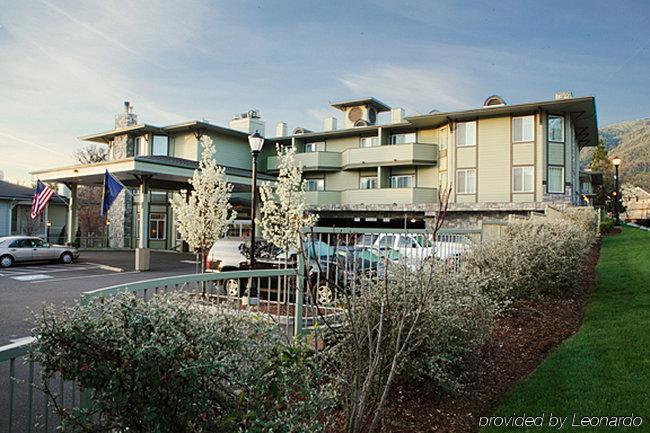 Plaza Inn & Suites At Ashland Creek Exterior foto
